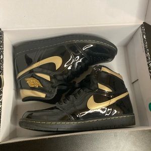 Nike Air Jordan 1 Retro High OG Patent Black Metallic Gold  [ Size 9.5 ]